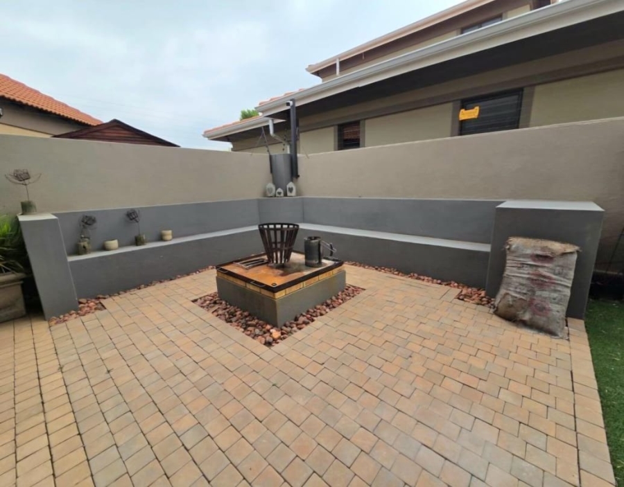 5 Bedroom Property for Sale in Baillie Park North West